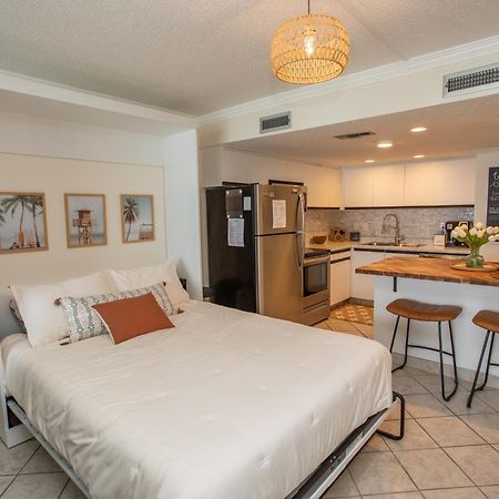 Waters Edge Aparthotel Garden City Εξωτερικό φωτογραφία